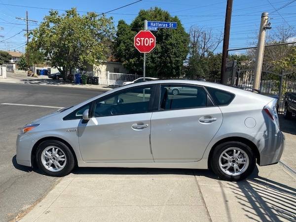 2011 Toyota Prius 5dr HB 5 with (2) 12V pwr outlets - cars & trucks... for sale in North Hollywood, CA – photo 2