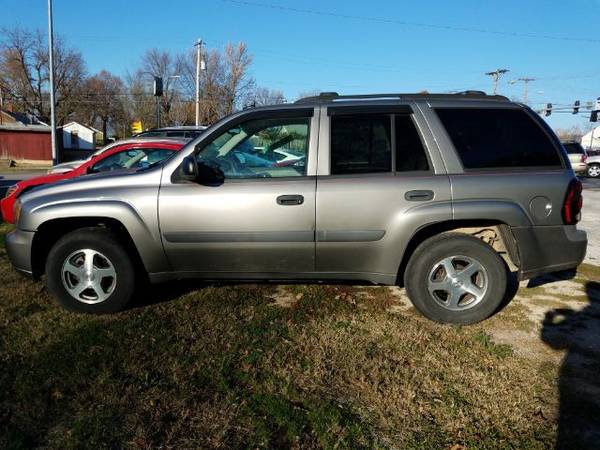 2005 Chevy Trailblazer ~ 4X4 ~ Financing Available!! - cars & trucks... for sale in Springfield, MO – photo 4