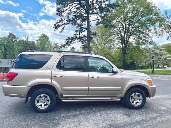 2005 Toyota Sequoia SR5 - - by dealer - vehicle for sale in Knoxville, TN – photo 5