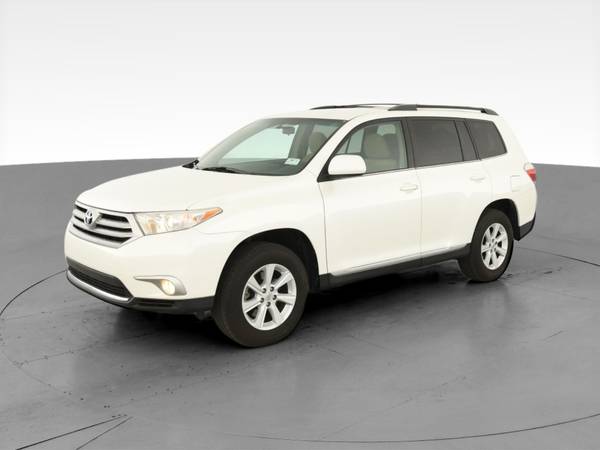 2013 Toyota Highlander Plus Sport Utility 4D suv White - FINANCE -... for sale in Bakersfield, CA – photo 3
