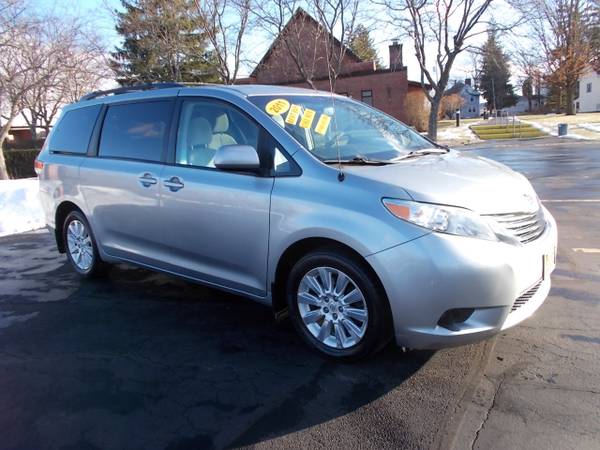 2011 Toyota Sienna 5dr 7-Pass Van V6 LE AWD (Natl) for sale in Cohoes, VT – photo 2