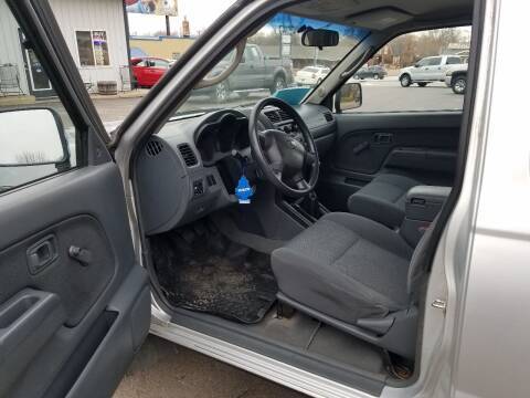 WOW!!! 2004 Nissan Frontier XE - cars & trucks - by dealer - vehicle... for sale in Mitchell, SD – photo 4