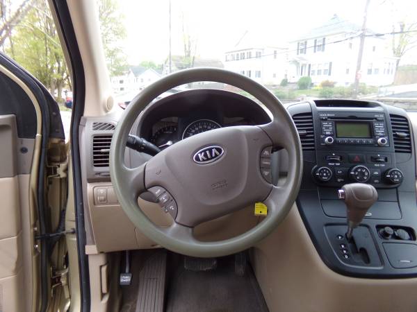 2011 KIA SEDONA - - by dealer - vehicle automotive sale for sale in North Providence, RI – photo 15