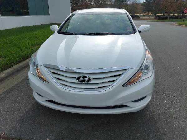 2011 hyundai sonata - cars & trucks - by owner - vehicle automotive... for sale in Charlotte, NC – photo 2