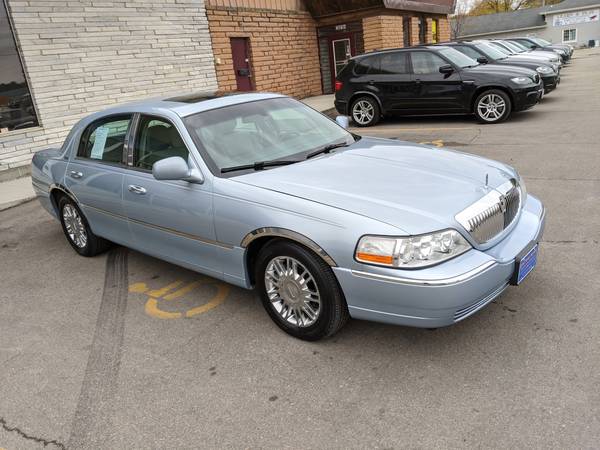2006 Lincoln Town Car - cars & trucks - by dealer - vehicle... for sale in Evansdale, IA – photo 7