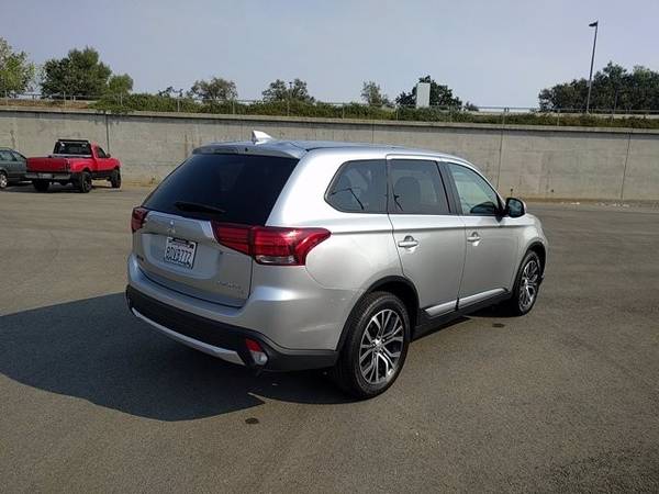 2018 Mitsubishi Outlander 4x4 4WD SUV - cars & trucks - by dealer -... for sale in Redding, CA – photo 8