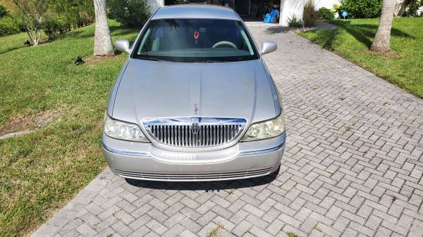2007 Lincoln Town Car - cars & trucks - by owner - vehicle... for sale in Lehigh Acres, FL – photo 3