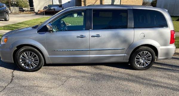 2014 Chrysler Town & Country - cars & trucks - by owner - vehicle... for sale in East Lansing, MI – photo 22