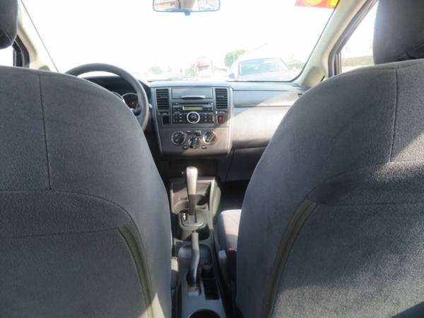 2010 Nissan Versa...98,080 miles...$3,999 - cars & trucks - by... for sale in Waterloo, IA – photo 11