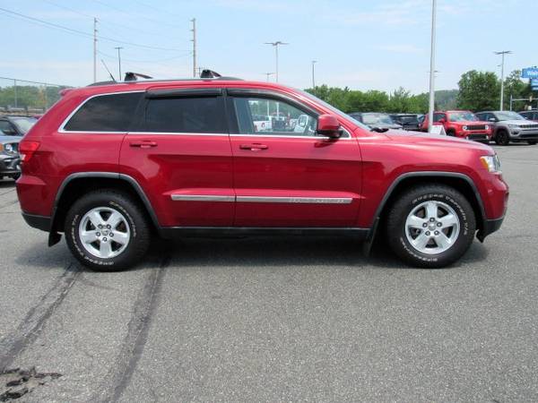 2011 Jeep Grand Cherokee Laredo hatchback Inferno Red Crystal Pearl for sale in Boyertown, PA – photo 6
