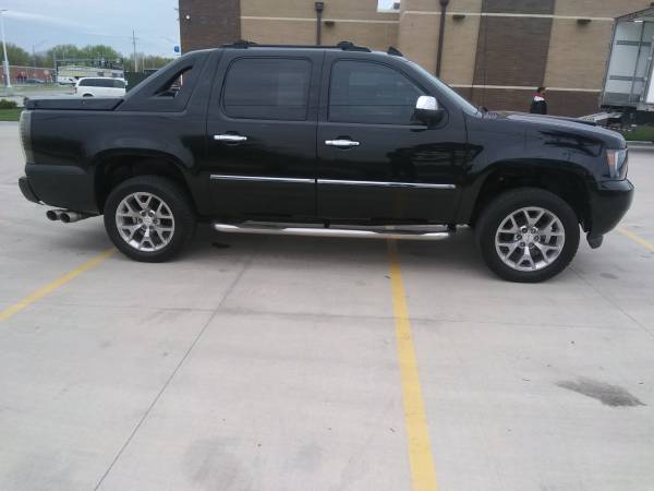 2009 Chevy Avalanche Z71 LTZ 4 x 4 5 3 liter automatic - cars & for sale in BLUE SPRINGS, MO – photo 6