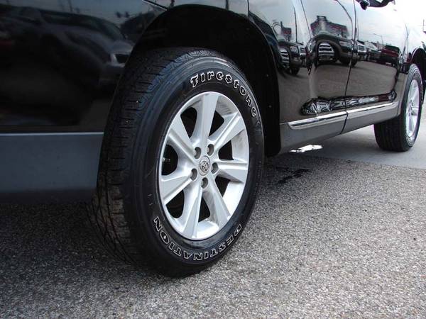 2012 Toyota Highlander 4WD 4dr. THIRD ROW SEATING . Guaranteed Credit for sale in South Bend, IN – photo 12