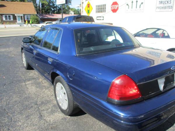 2006 FORD CROWN VIC - cars & trucks - by dealer - vehicle automotive... for sale in Middletown, OH – photo 3