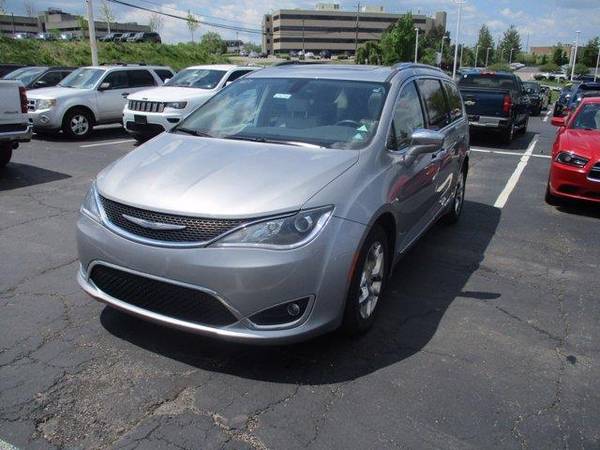 2017 Chrysler Pacifica Limited - mini-van - - by for sale in Cincinnati, OH – photo 2