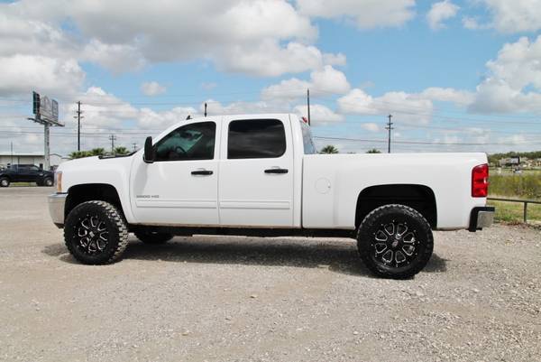 2014 CHEVROLET 2500 LT 4x4 - LOW MILES- DIESEL- COGNITO- NEW 20s &... for sale in Liberty Hill, LA – photo 6