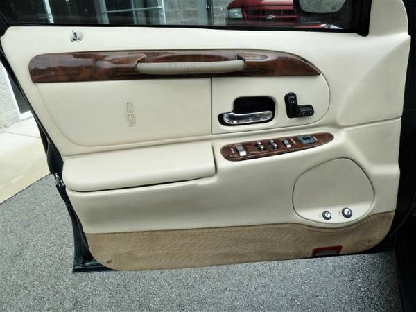 2002 Lincoln Town Car Executive - - by dealer for sale in Louisville, KY – photo 5