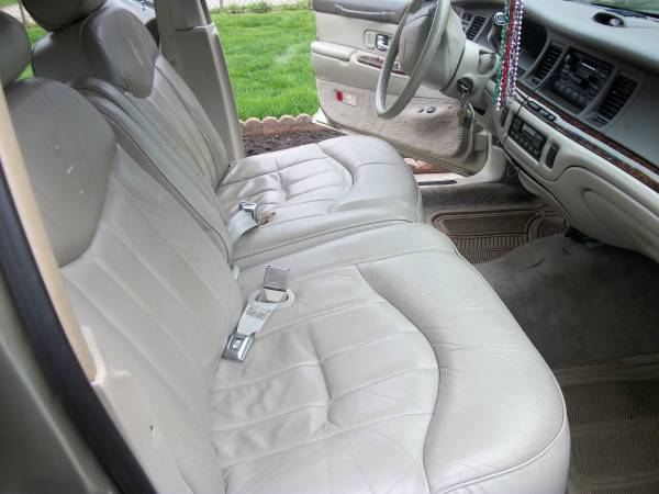 1997 Lincoln Town Car Executive Series for sale in Maple Heights, OH – photo 14