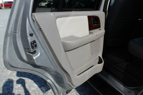 2006 Ford Expedition 4dr Limited 4WD with LATCH system on rear... for sale in Wilmington, NC – photo 18