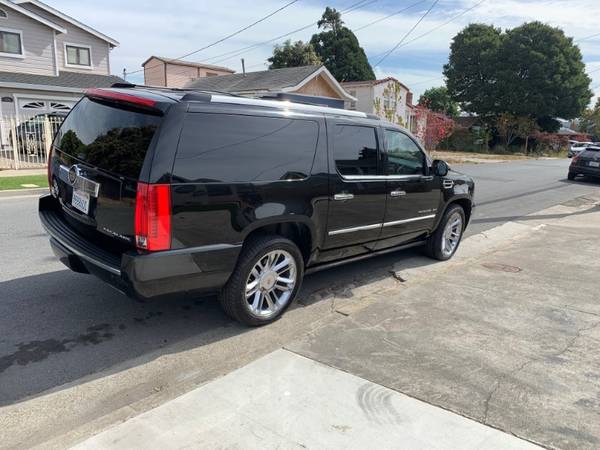 2012 Cadillac Escalade WE APPROVE EVERYONE! for sale in Richmond, WI – photo 5