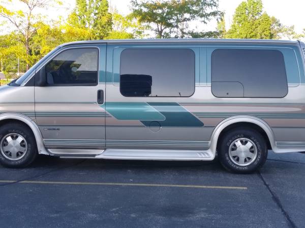 2000 Chevy conversion van for sale in Hammond, IL – photo 2
