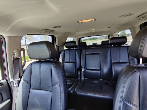 2009 CHEVY SUBURBAN LT - - by dealer - vehicle for sale in Waukesha, WI – photo 10