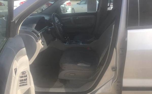 2007 SATURN OUTLOOK (ACADIA) 170K MILES 3RD ROW SEATING GREAT BUY$3495 for sale in Camdenton, MO – photo 6