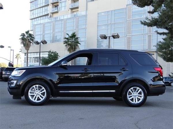 2017 Ford Explorer XLT FWD * CALL TODAY .. DRIVE TODAY! O.A.D. * -... for sale in North Hollywood, CA – photo 2