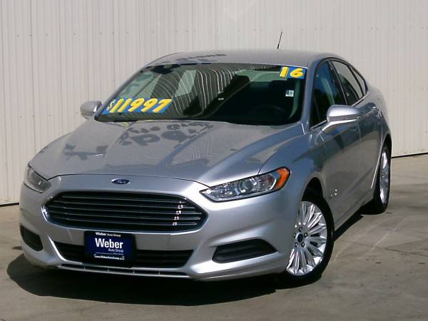2016 Ford Fusion HYBRID SE-SHARP UNIT! VERY WELL MAINTAINED! for sale in Silvis, IA – photo 2
