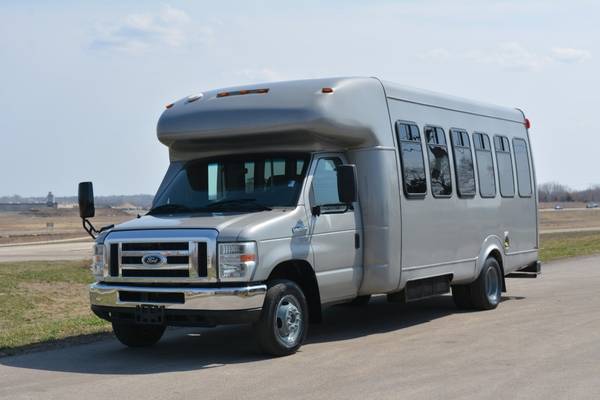 2012 Ford E-450 22 Passenger Paratransit Shuttle Bus for sale in Crystal Lake, IL – photo 4