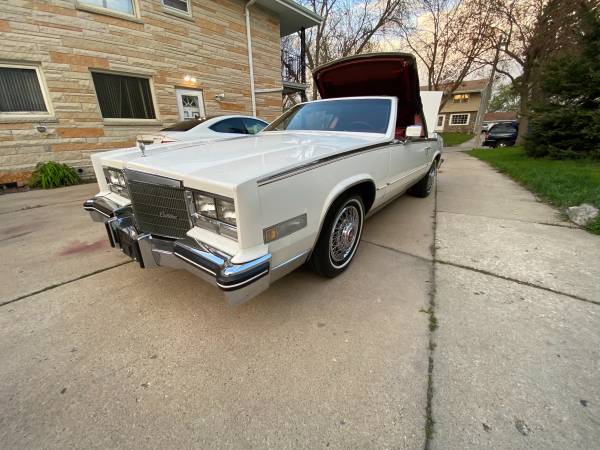 Clean Cadilac for sale in milwaukee, WI – photo 4