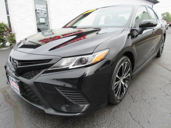 2018 Toyota Camry SE - cars & trucks - by dealer - vehicle... for sale in Rockford, IL – photo 3