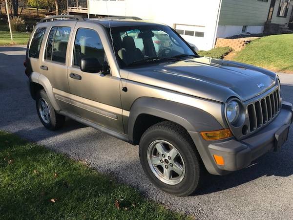 2006 Jeep Liberty Sport - cars & trucks - by owner - vehicle... for sale in Poughkeepsie, NY – photo 3