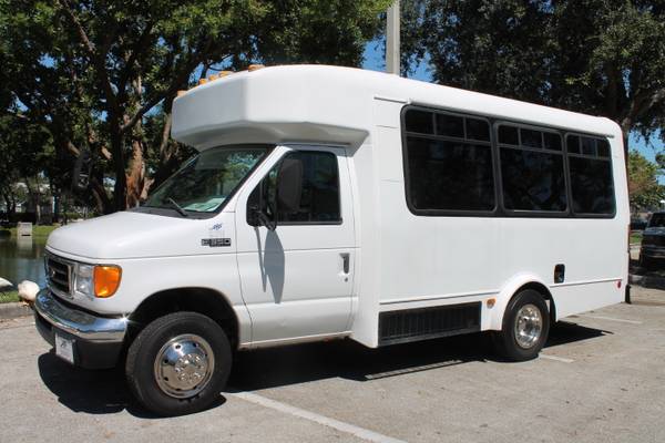 2003 Bus Glaval Ford Gas/Non-CDL/ 14 passenger for sale in Pompano Beach, FL