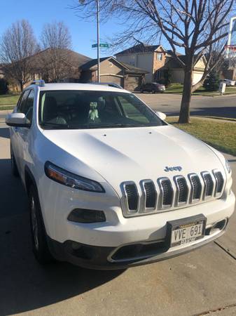 2018 Jeep Cherokee Limited, Loaded, White, 30 MPG - cars & trucks -... for sale in Omaha, NE – photo 11