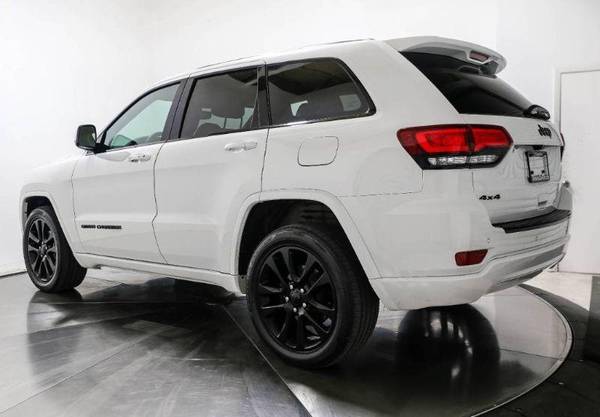 2017 Jeep GRAND CHEROKEE ALTITUDE LEATHER NAVI LOW MILES 1 OWNER -... for sale in Sarasota, FL – photo 3