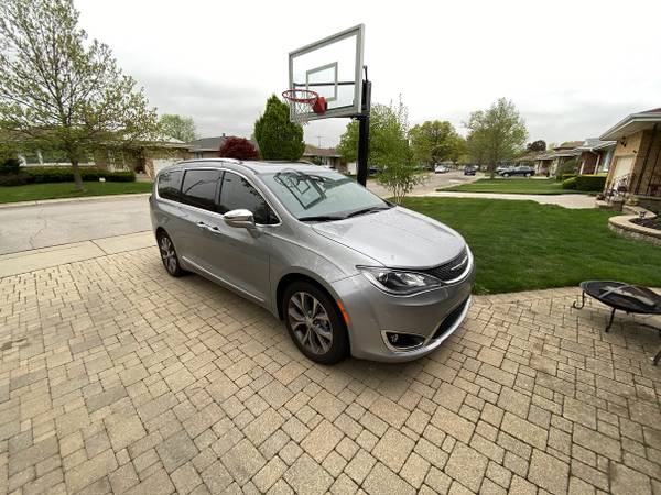 2020 Chrysler Pacifica Limited - Loaded for sale in Schiller Park, IL – photo 14