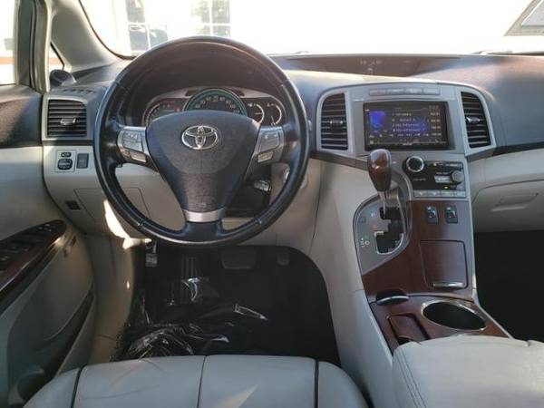 2009 Toyota Venza 4dr Wgn V6 FWD Wagon - - by dealer for sale in Medford, OR – photo 17