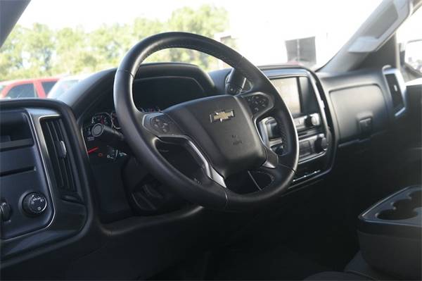 2017 Chevy Chevrolet Silverado 1500 LT pickup Black for sale in Houston, TX – photo 4