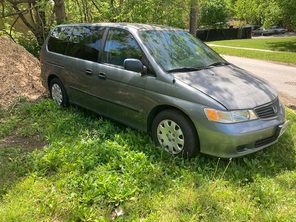 Needs tow bad transmission 2000 Honda odyssey clean for sale in Windsor Mill, MD – photo 2