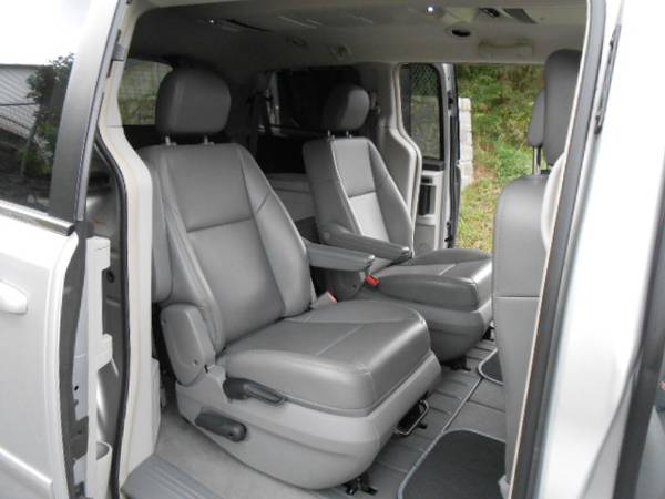 2011 Volkswagen Routan SE 102k Miles Leather 2 DVD Players Rev.... for sale in Seymour, CT – photo 16
