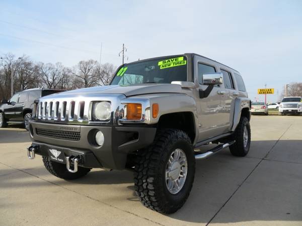 2007 HUMMER H3 4WD New Tires, Sharp - cars & trucks - by dealer -... for sale in Waterloo, IA – photo 2