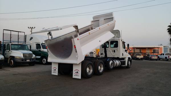 2013 FREIGHTLINER CASCADIA - - by dealer - vehicle for sale in Bakersfield, CA – photo 7
