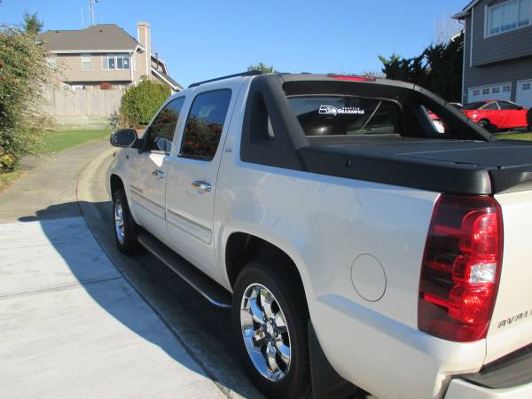 2008 Chevy Avalanche LTZ, Pearl White, Sunroof, Nice Condition! -... for sale in Tacoma, WA – photo 9