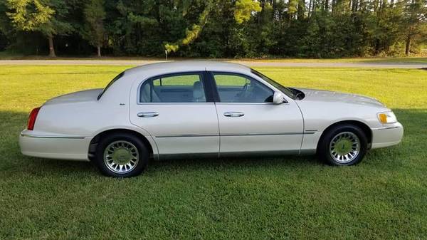 2001 Lincoln Town Car, 92k miles, loaded for sale in Newton, NC – photo 7