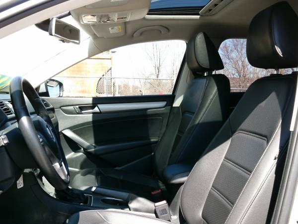 2014 Volkswagen Passat SE TDI-30k Miles! Heated Leather! Sunroof! -... for sale in Silvis, IA – photo 12