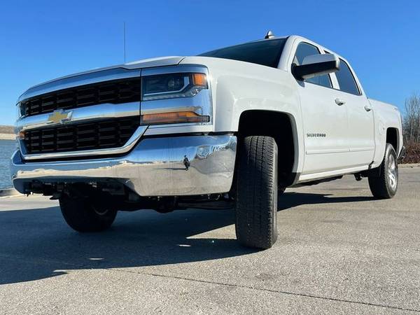 2018 Chevrolet Silverado 1500 Crew Cab - Financing Available! - cars... for sale in Junction City, KS – photo 15