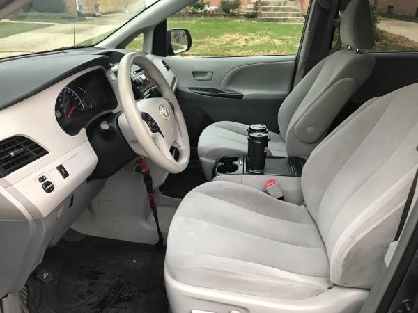2013 Toyota Sienna 8 Passengers Minivan - cars & trucks - by owner -... for sale in Chicago, IN – photo 8