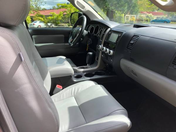 2016 Toyota Sequoia SR5 4WD - Navigation, Leather, Third Row for sale in Kirkland, WA – photo 17