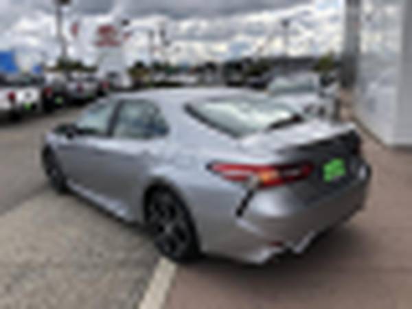 2018 Toyota Camry Hybrid SE CALL/TEXT - cars & trucks - by dealer -... for sale in Gladstone, OR – photo 4