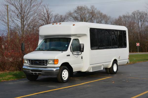 2007 Ford E-450 26 Passenger Shuttle Bus - cars & trucks - by dealer... for sale in Crystal Lake, IL – photo 2